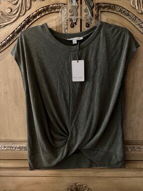 GREEN ENVELOPE Los Angeles - Olive green blouse T shirt - Medium